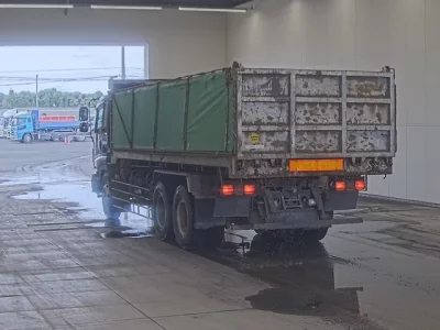 Isuzu GIGA