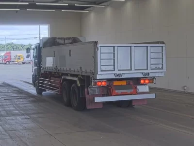 Isuzu GIGA