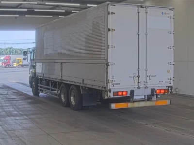 Isuzu GIGA