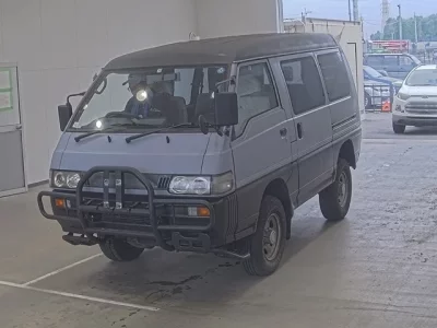 Mitsubishi DELICA WAGON
