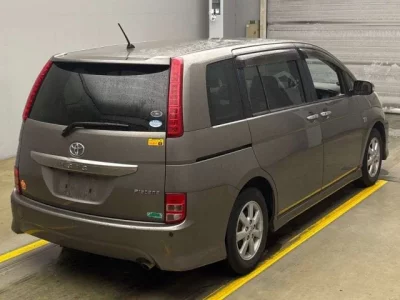 Toyota ISIS
