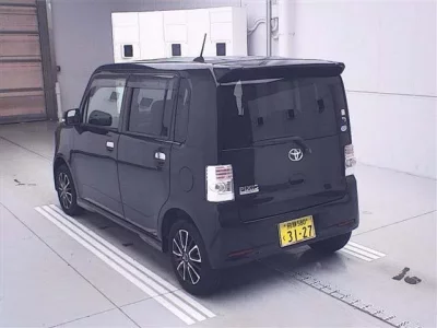 Toyota PIXIS SPACE