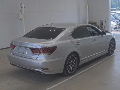 Lexus LS