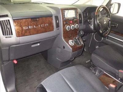 Mitsubishi DELICA D5