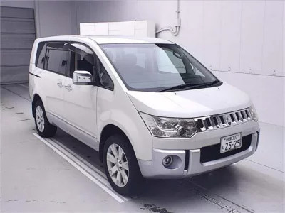 Mitsubishi DELICA D5