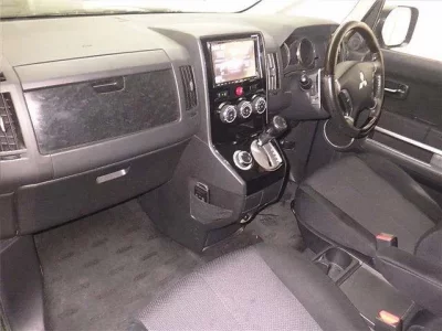 Mitsubishi DELICA D5