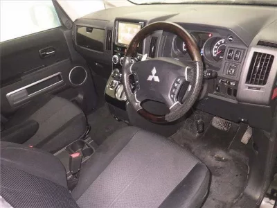 Mitsubishi DELICA D5
