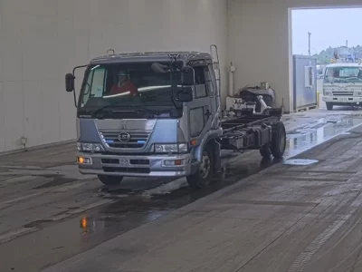 Nissan TRUCK