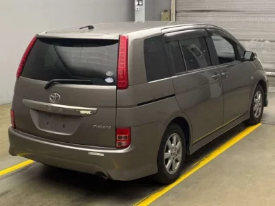 Toyota ISIS