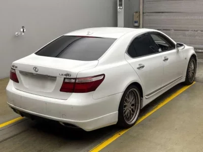 Lexus LS