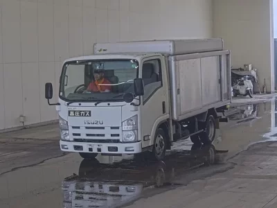 Isuzu ELF