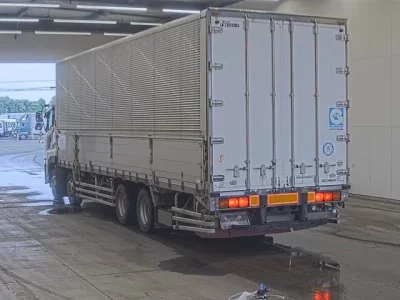 Nissan TRUCK