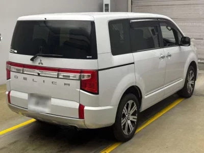 Mitsubishi DELICA D5