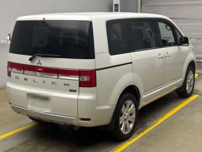 Mitsubishi DELICA D5
