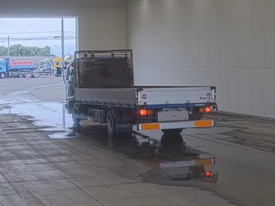 Nissan TRUCK