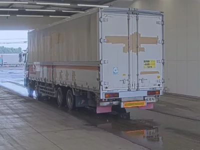 Nissan TRUCK