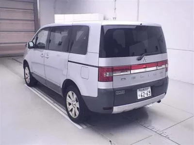 Mitsubishi DELICA D5