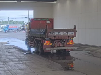 Isuzu TRUCK