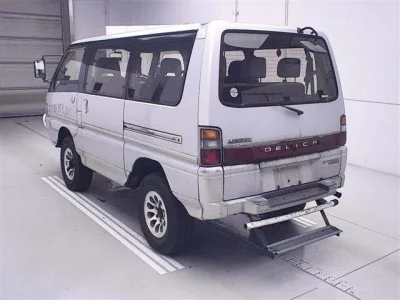Mitsubishi DELICA WAGON