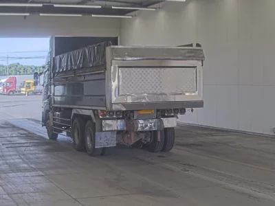 Nissan TRUCK