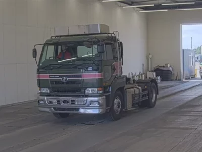 Nissan TRUCK