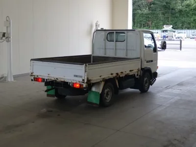 Nissan TRUCK