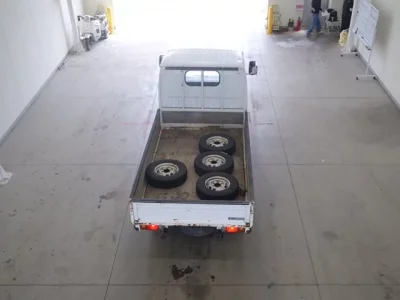 Nissan TRUCK