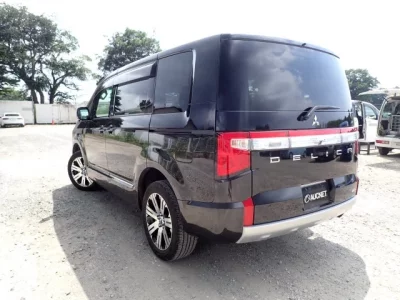 Mitsubishi DELICA D5