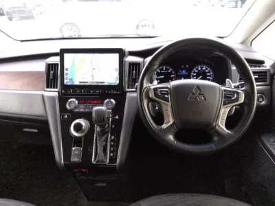 Mitsubishi DELICA D5