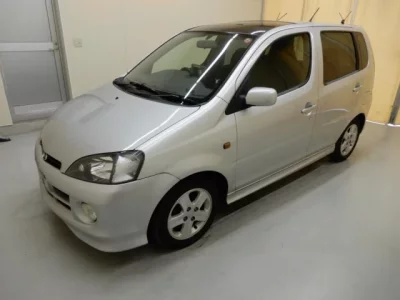 Daihatsu YRV