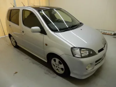 Daihatsu YRV