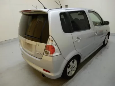 Daihatsu YRV