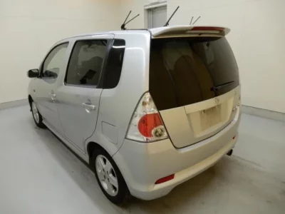 Daihatsu YRV