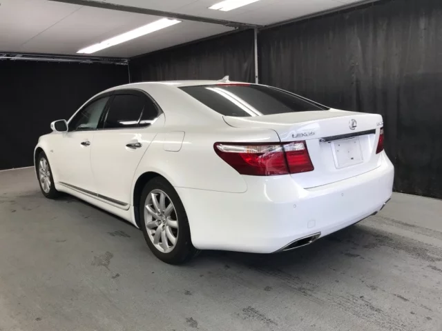 Lexus LS