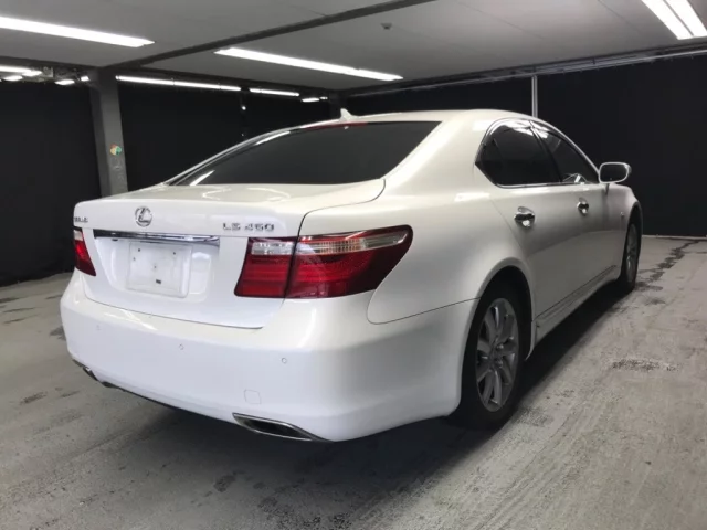 Lexus LS