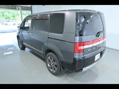 Mitsubishi DELICA D5