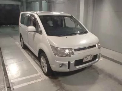 Mitsubishi DELICA D5