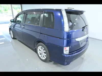 Toyota ISIS