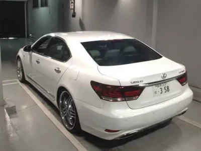 Lexus LS
