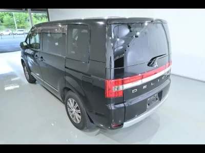 Mitsubishi DELICA D5