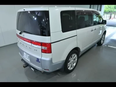 Mitsubishi DELICA D5