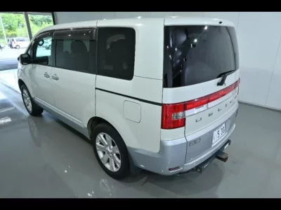 Mitsubishi DELICA D5