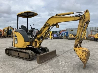 KOMATSU PC30MR-3