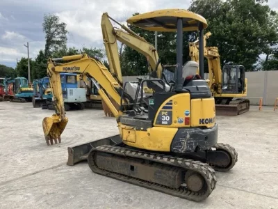KOMATSU PC30MR-3
