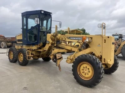 KOMATSU GD405A-2