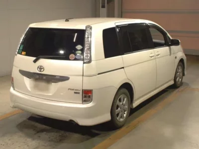 Toyota ISIS