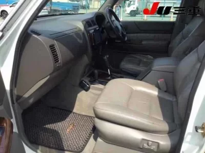 Nissan SAFARI