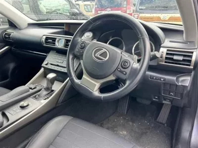 Lexus IS