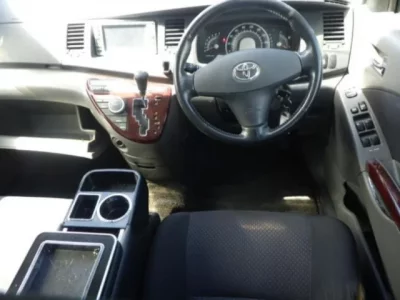 Toyota ISIS