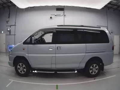 Mitsubishi DELICA